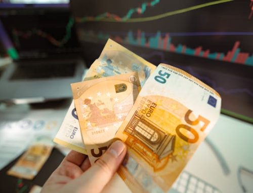Indemnización para una mujer a la que despidieron por bajo rendimiento mientras estaba de baja con más de 18 años de antigüedad
